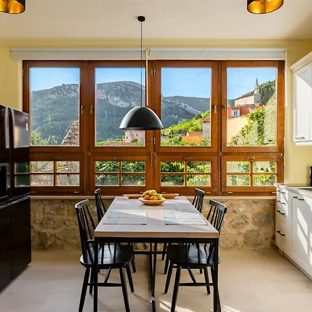Dvor Pitve Jelsa (Hvar)