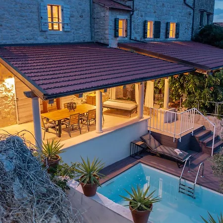 Dvor Pitve Jelsa (Hvar)