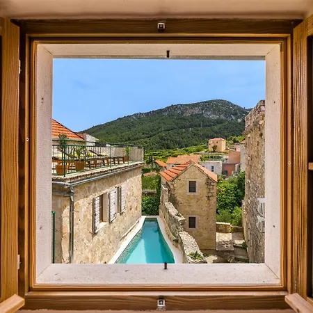 Dvor Pitve Vila Jelsa (Hvar)