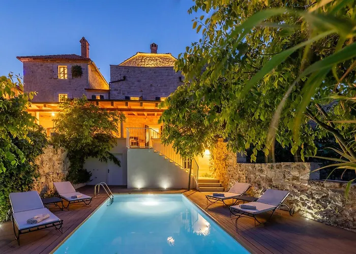 Dvor Pitve Willa Jelsa (Hvar)