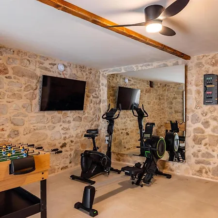 Dvor Pitve * Jelsa (Hvar)