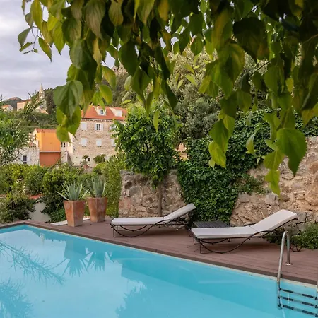 Dvor Pitve * Jelsa (Hvar)